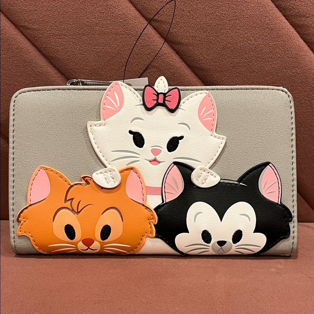 NWT Disney Loungefly Aristocats Zipper Wallet.